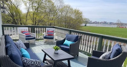 Top Deck - Portland Property with Views!