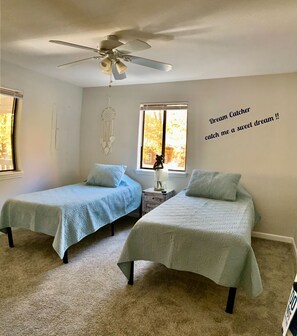 2 bedrooms, iron/ironing board, WiFi, bed sheets - The Riverhaus @nottelyriverhaus on IG. (Murphy)