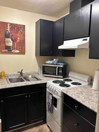 6B - Comfy Studio near U of O and Downtown