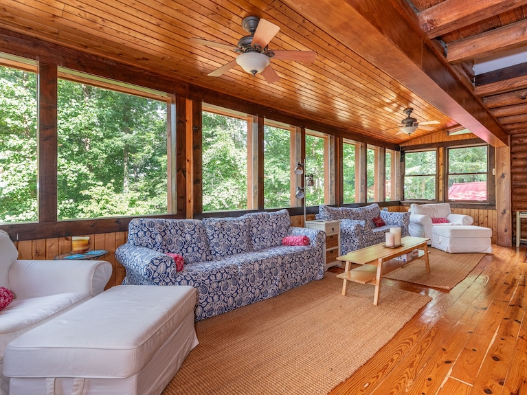 Cozy Lake Norman Log Cabin - Lake Norman, NC