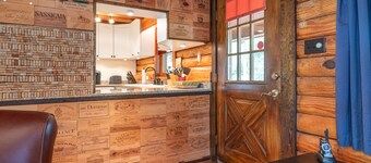 Cozy Lake Norman log cabin