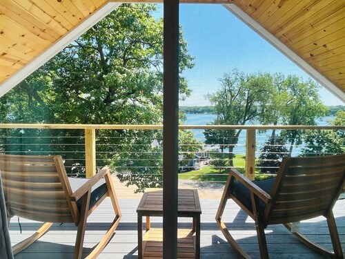 Lakefront Haven: Waterfront Oasis with Dock, Spacious Swim Pier & Pano Lake view