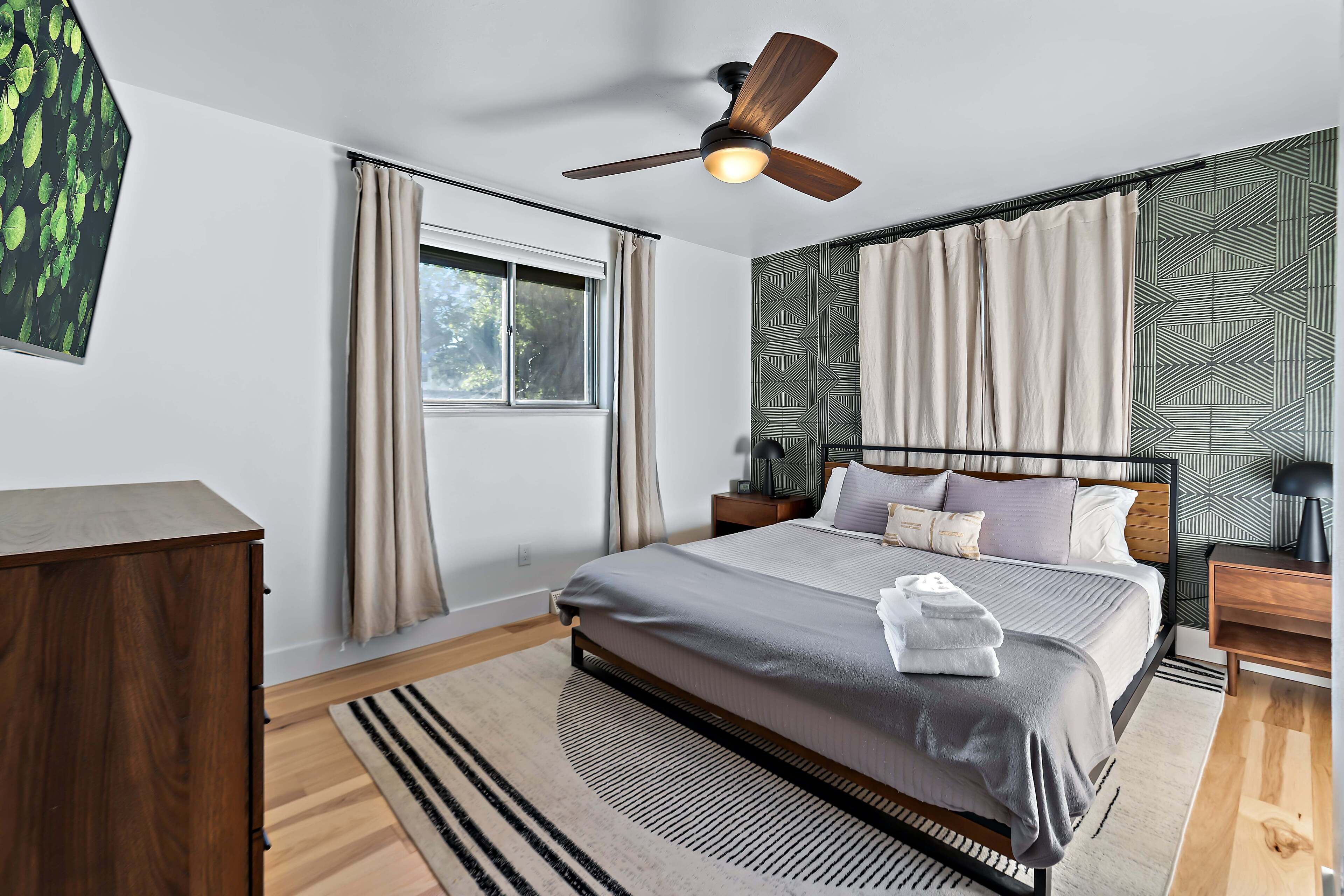 5 bedrooms, desk, travel crib, free WiFi