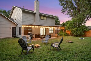 Terrace/patio - Magnolia Music House: Ideal for Families and Large Groups with Game Room + Outdoor Fun (Austin)