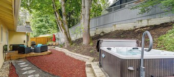 Near Light Rail! Sammamish Home w/ Hot Tub