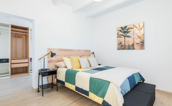 1 bedroom, iron/ironing board, WiFi, bed sheets