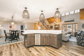 Interior - Ferndale: New, Lake Access w. Dock Slip, Hot Tub, Dogs OK (Oakland)