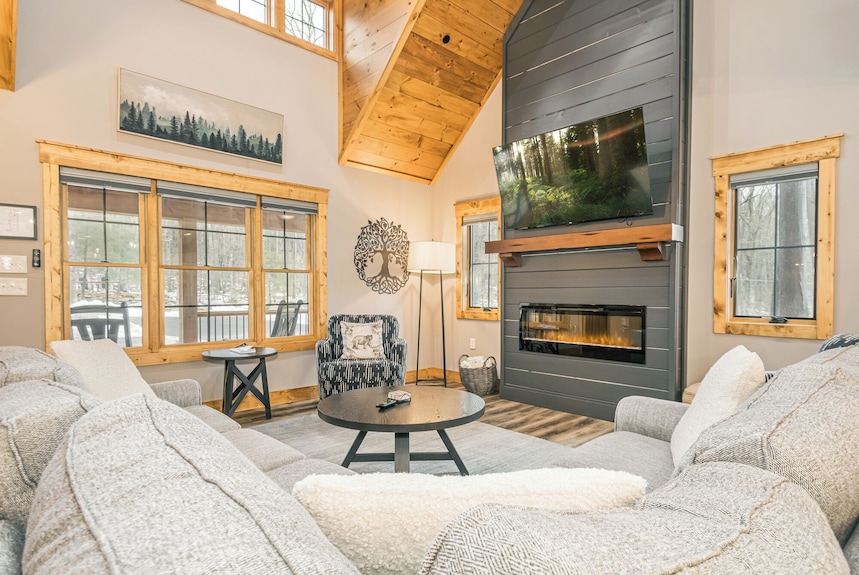 Ferndale: New, Lake Access W. Dock Slip, Pool, Hot Tub, Dogs Ok - 奧克蘭