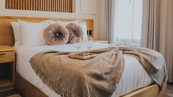 Honeymoon Room, City View | Minibar, desk, laptop workspace, iron/ironing board