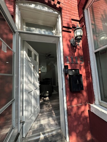 Entire 2 Bedroom House in NW DC