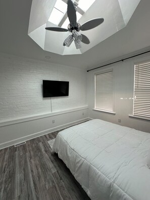 2 bedrooms, desk, iron/ironing board, free WiFi