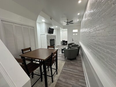 Entire 2 Bedroom House in NW DC