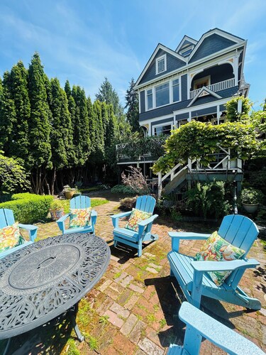 Blue Heron Manor: Historic charm centrally located