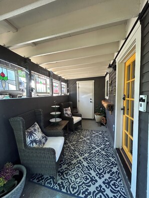 Interior - Blue Heron Manor: Historic charm centrally located (Seattle)