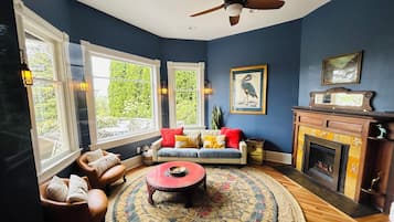 Smart TV, fireplace, books