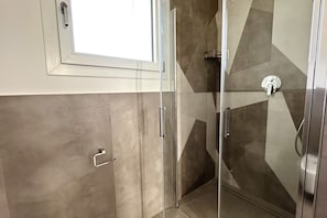Doccia, bidet, asciugamani