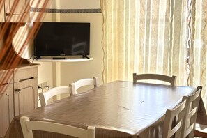 Dining - RM01 – Senigallia, three-room apartment facing the sea with parking space (Senigallia)