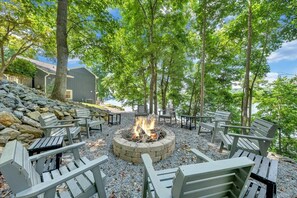 Property grounds - Scenic Point - Private Lakefront Home w/ Dock, Fire pit, outside shower & Hot tub (Goodview)