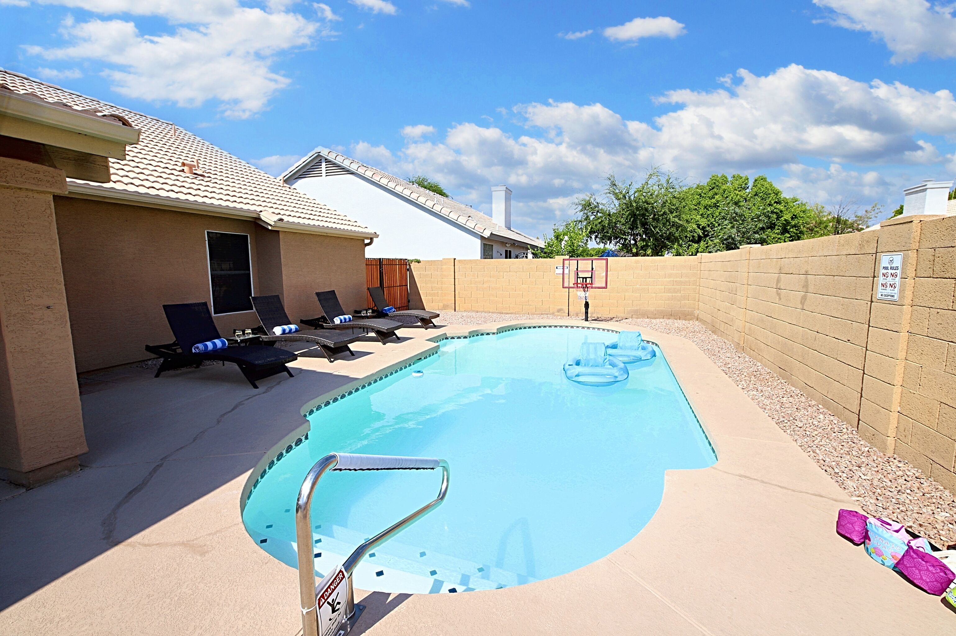 Family Friendly 4br desert home with heated pool and great entertainment space