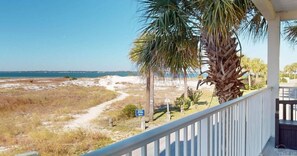 Property grounds - Stunning balcony sunsets, 2 minute walk to beach, lil piece of heaven! (Navarre)
