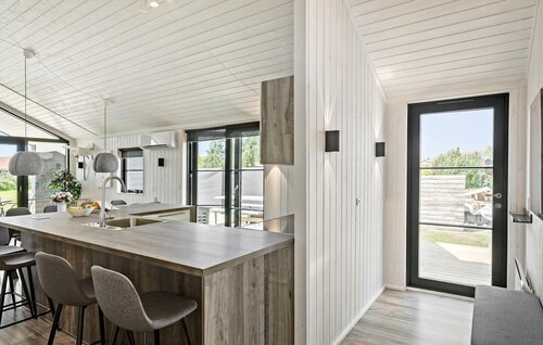 Cozy home in Væggerløse with WiFi
