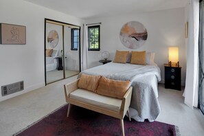 5 slaapkamers, een kluis op de kamer, een bureau
