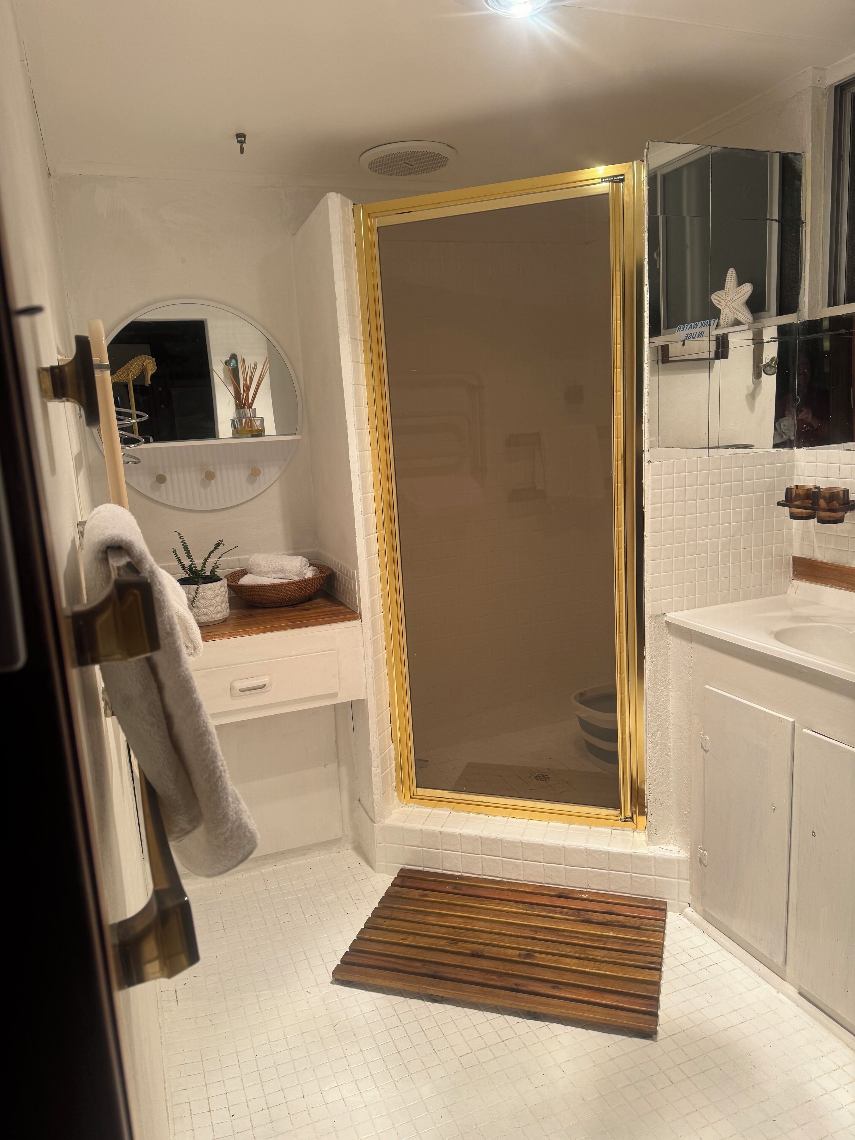 淋浴设施、吹风机、毛巾、肥皂