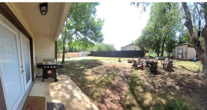 Randy's Place - Beautiful 4br W/Private Hot tub!