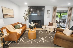 Télévision, cheminée