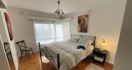 Cosy and sunlit house just a short walk to the beach and shops.