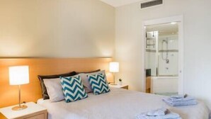 1 bedroom, WiFi (free), bed sheets - Gem in the Heart of Mooloolaba @ Landmark Resort (Mooloolaba)