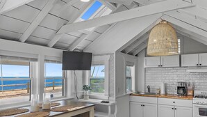 Coffee/tea maker, fridge, microwave, oven - Beachfront Escape in Dennis Port (Dennis Port)