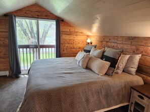 5 bedrooms, desk, travel crib, free WiFi