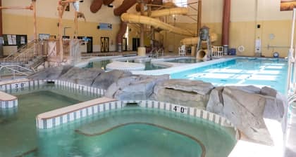 Beautiful 5 bedroom home w/ access to hot tub/pool 25 mins to Glenwood or Vail!