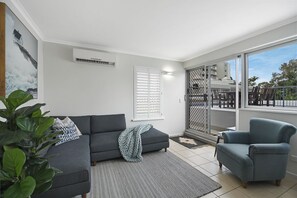 Unclassified image, 3 of 14, button - Mooloolaba Family Unit 100m to Beach (Mooloolaba)