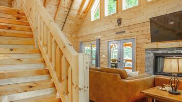 Smart TV, fireplace, DVD player, books