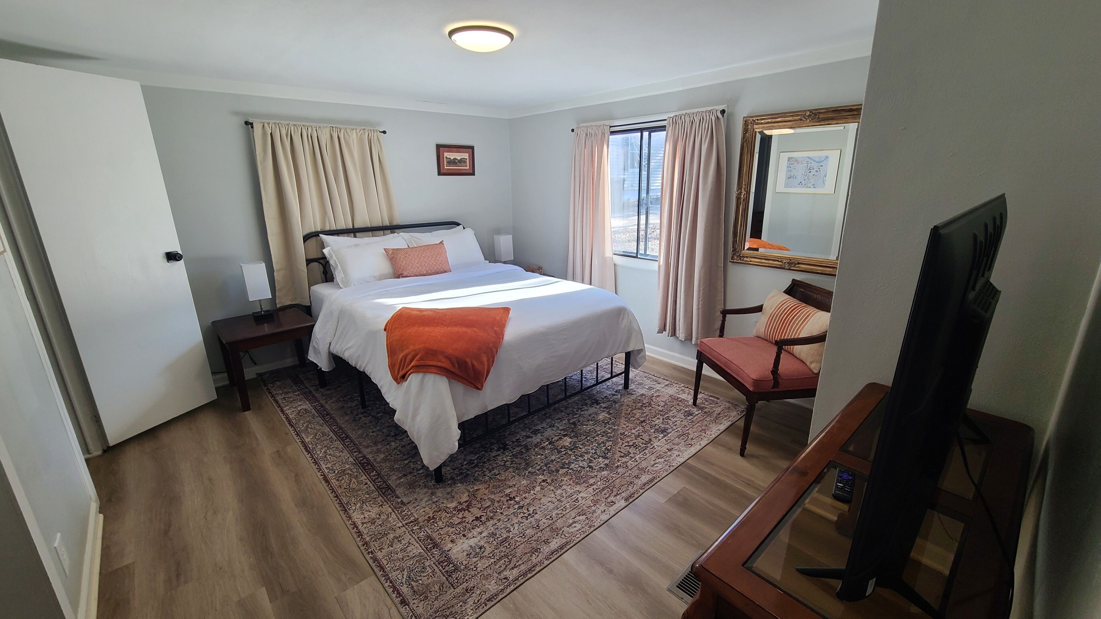 3 bedrooms, iron/ironing board, travel crib, free WiFi