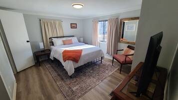 3 bedrooms, iron/ironing board, travel crib, free WiFi