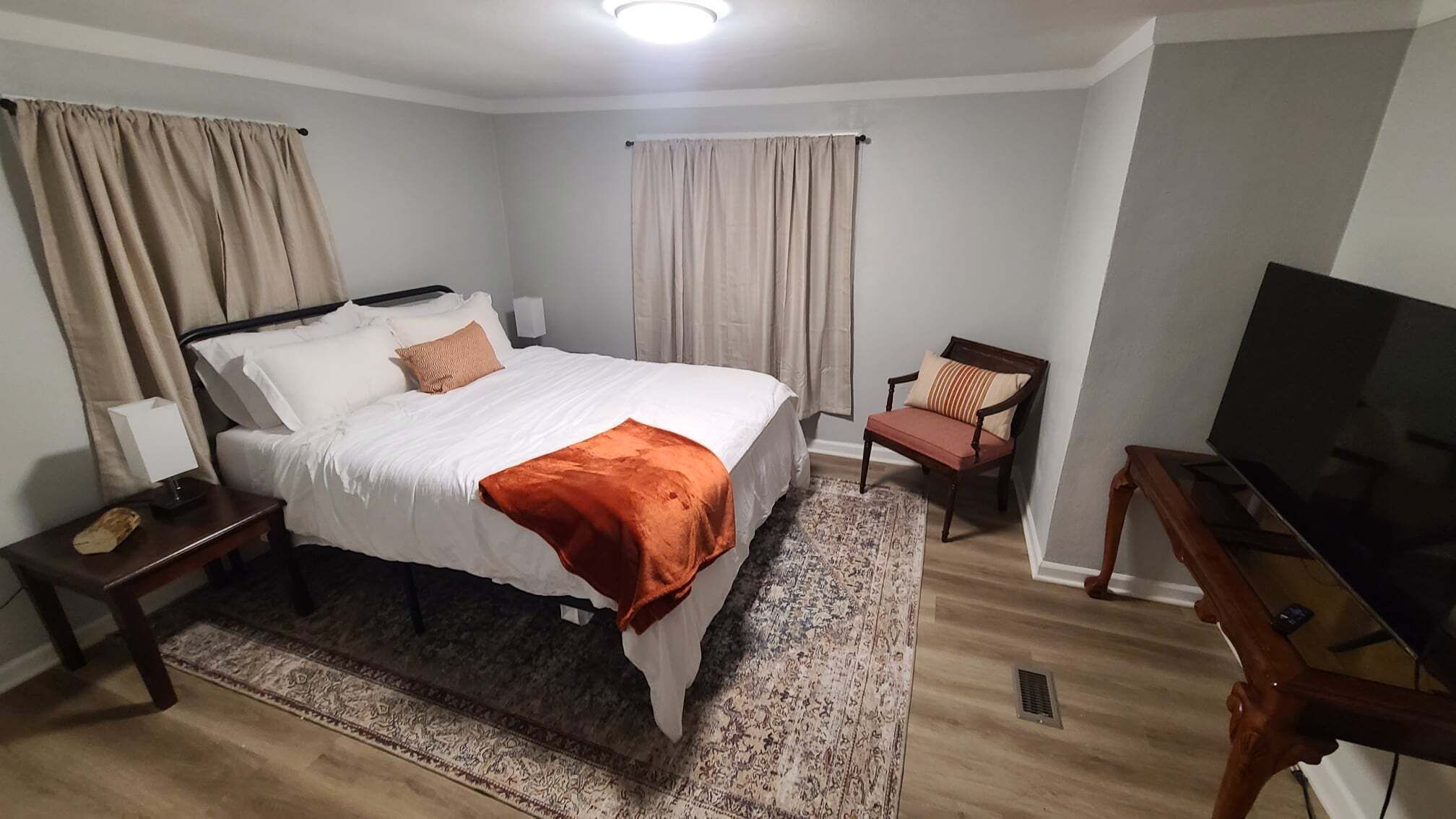 3 bedrooms, iron/ironing board, travel cot, free WiFi