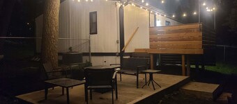 Pet friendly home, quiet neighborhood,multiple lakes,sports.