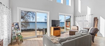 Gananoque Getaway: Discover The 1000 Islands from Your Riverfront Retreat