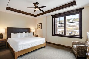 2 sovrum, värdeförvaringsskåp på rummet, resesäng och internet