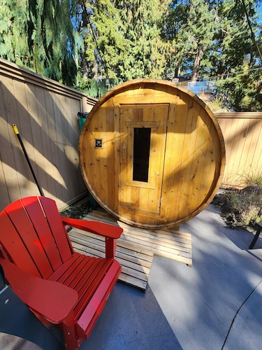 2 bedroom Guest Suite with Pool & Sauna access