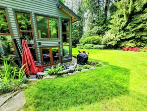 Terrace/patio - 2 bedroom Guest Suite with Pool & Sauna access (West Vancouver)