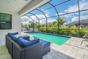 Pool - Beach Hoppers Poolhouse 1007 - Cape Coral 3b/2ba with pool, Off-Water, HSW Internet (Cape Coral)