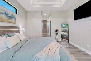 3 bedrooms, desk, iron/ironing board, free WiFi - Beach Hoppers Poolhouse 1007 - Cape Coral 3b/2ba with pool, Off-Water, HSW Internet (Cape Coral)