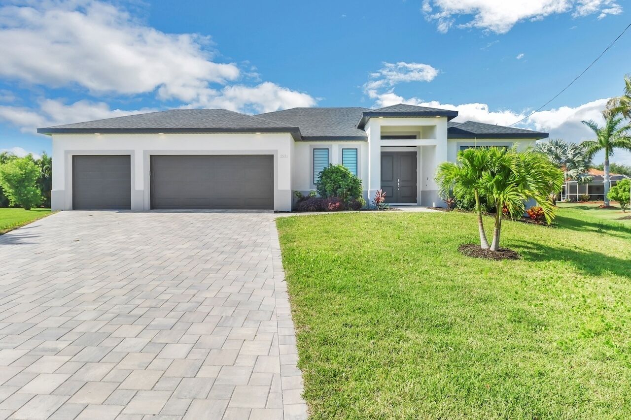 Beach Hoppers Poolhouse 1007 - Cape Coral 3b/2ba  with pool, Off-Water, HSW Internet