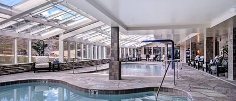 Inomhuspool och uppvärmd pool