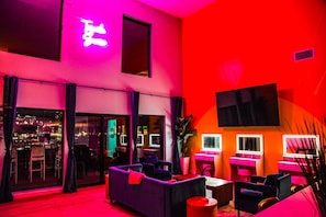 Interior - Tequila Sunrise- Walk To Broadway, Pool&Gym (Nashville)