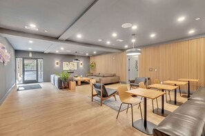 Interior - Tequila Sunrise- Walk To Broadway, Pool&Gym (Nashville)